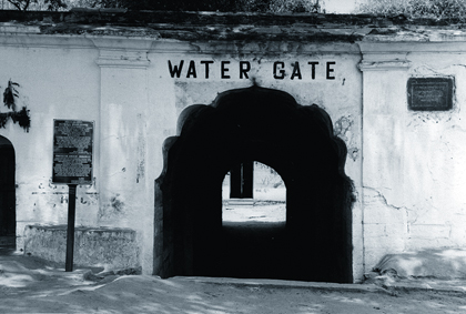 [Water Gate - inside]