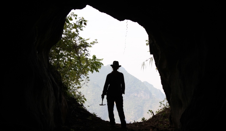 Kira Westaway at the entrance to Ganxian cave in the Bubing Basin, southern China