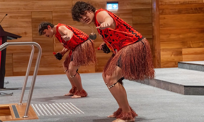 Mui Mui dancers