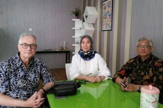 Professor Christoph Antons meeting with Dr Amalia Zuhra and Professor Insan Budi Maulana.