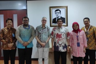 Professor Christoph Antons and PhD student Prayudi Setiadharma met with Director General Dr Freddy Harris of the Indonesian Directorate General of Intellectual Property in the Ministry of Law and Human Rights and his staff.