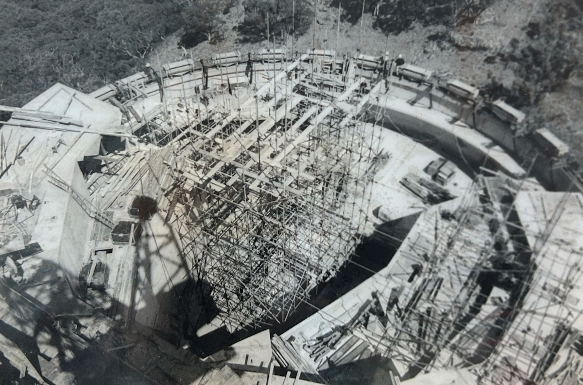 Building of AAT at Siding Spring