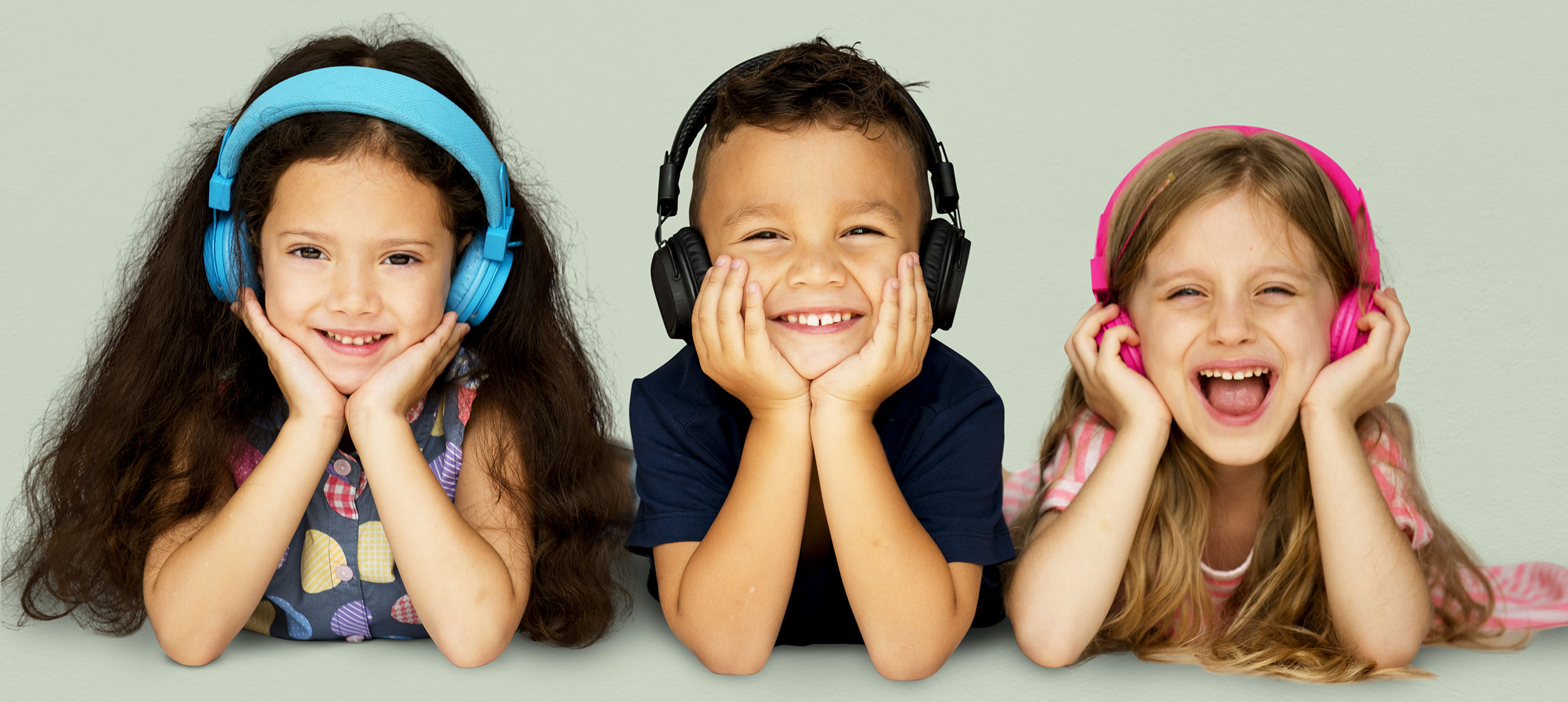 children listening with headphones