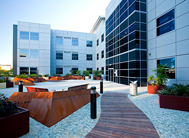 The main entrance of the Macquarie University Hospital.