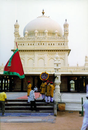 [Gumbaz]