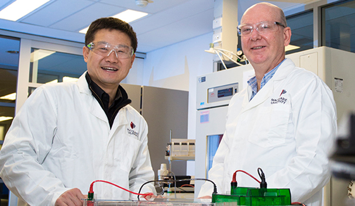 Dr Dayong Jin with Minomic Chief Executive Officer Dr Brad Walsh