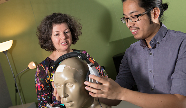  National Acoustic Laboratories Senior Research Scientist, Dr Sharon Cameron working with Speech and Hearing Sciences student, Chi Yhun on a research-focussed project for his PACE activity. This is just one of many Macquarie / Australian Hearing Hub collaborations. Photo: Chris Stacey.